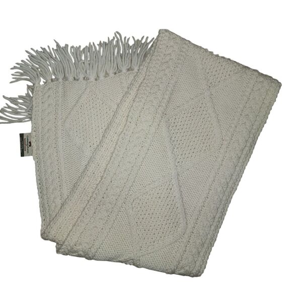 Carraig Donn Scarf Irish 100% Wool Handknit In Ireland Cream Fringe Scarf - Picture 1 of 4